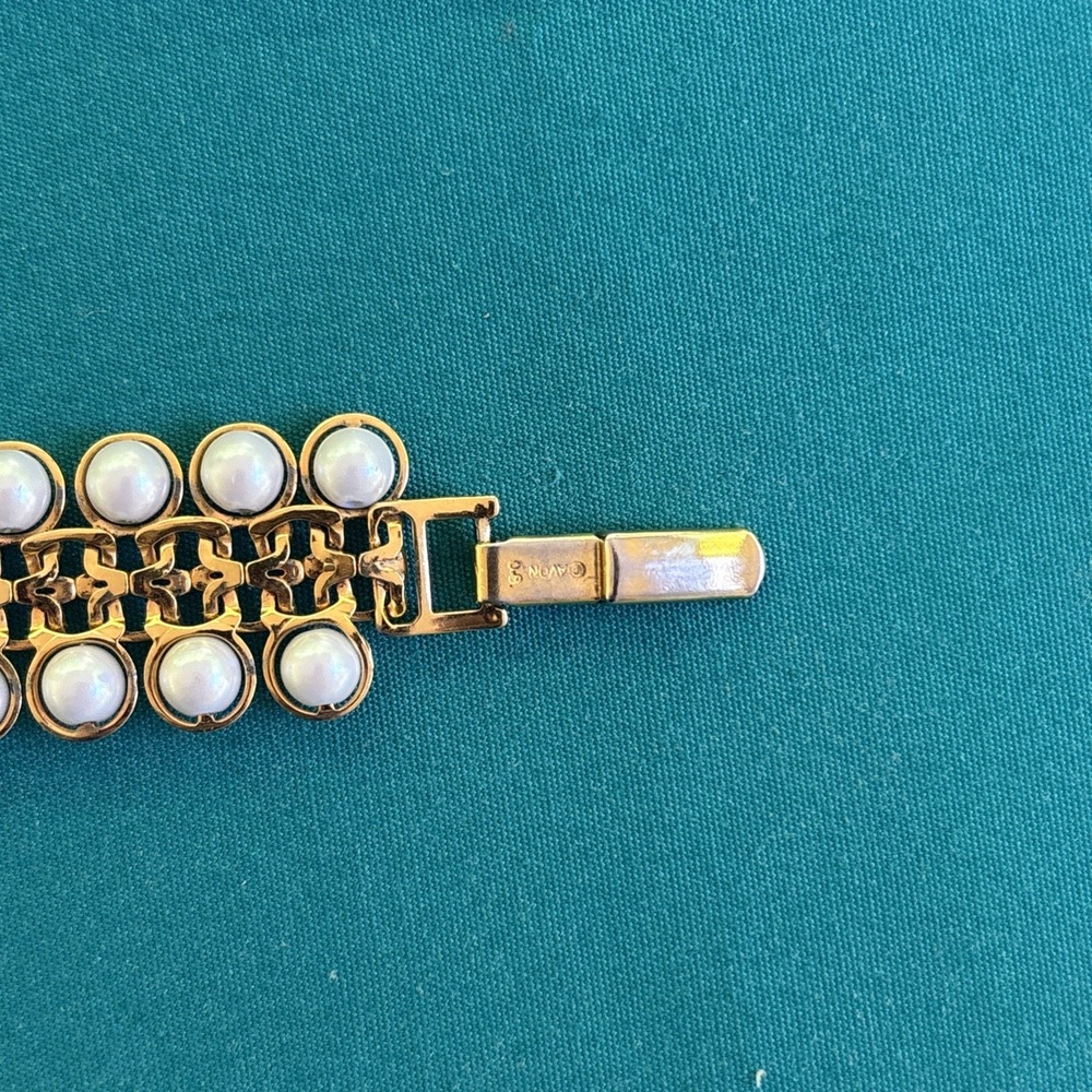 Vintage Avon Faux Pearl Gold Tone Double Row Chain Bracelet 7 1/2 Inches Long - Picture 10 of 10